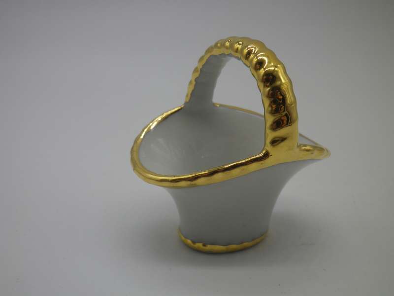 LIMOGES FRANCE Miniature basket. 4.5cm