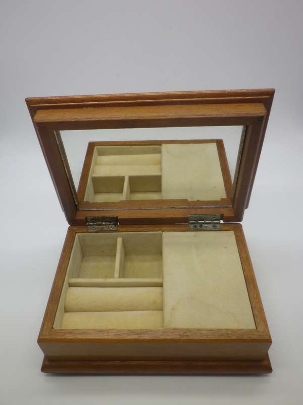 Vintage Wooden MUSICAL Jewellery Box. Working. Plays 'Rock-a bye-Baby"