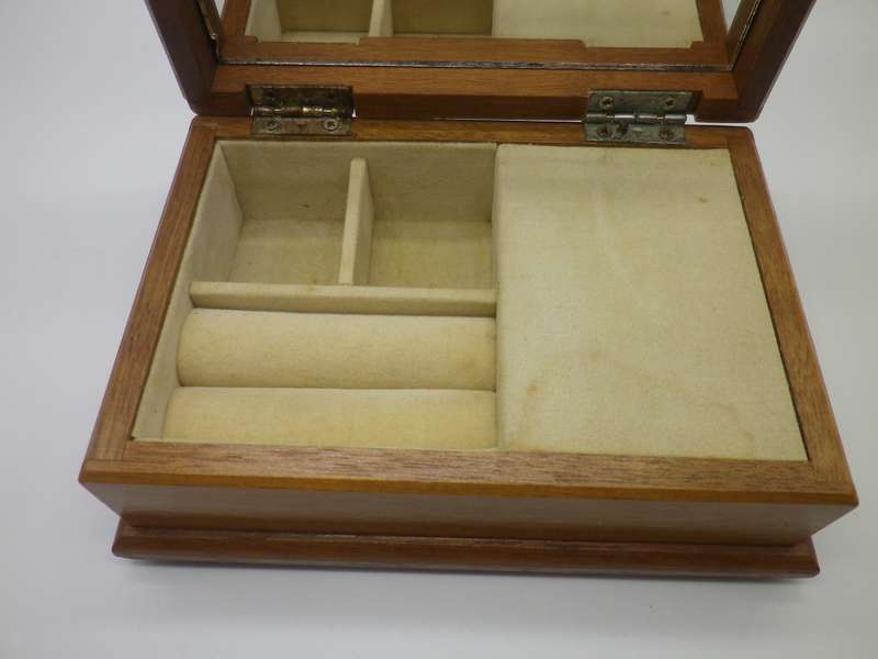 Vintage Wooden MUSICAL Jewellery Box. Working. Plays 'Rock-a bye-Baby"