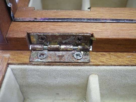 Vintage Wooden MUSICAL Jewellery Box. Working. Plays 'Rock-a bye-Baby"