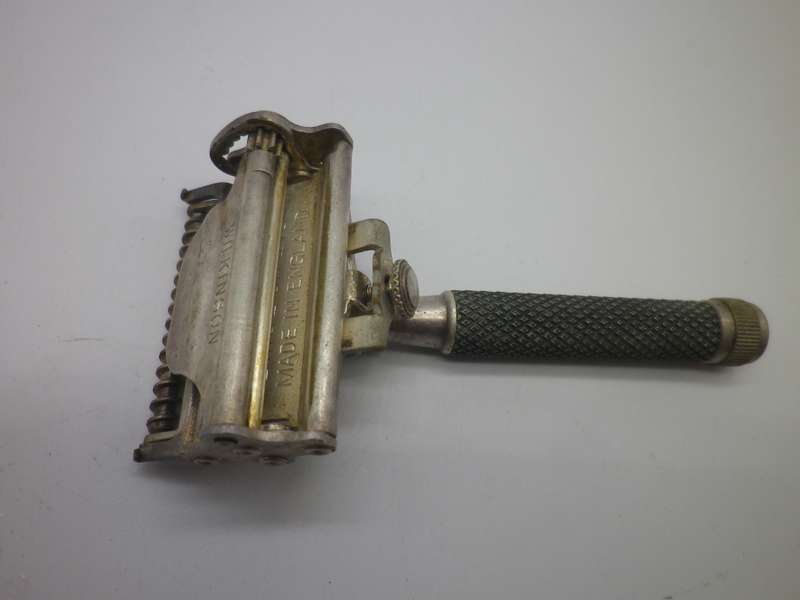 A VINTAGE WILKINSON SWORD RAZOR IN ORIGINAL Wooden Box with 3 hollow ground blades