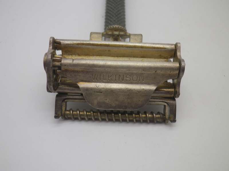 A VINTAGE WILKINSON SWORD RAZOR IN ORIGINAL Wooden Box with 3 hollow ground blades