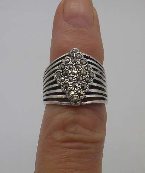 Gorgeous Vintage Sterling Silver & Marcasite Ring. Size M.  7.61 grams