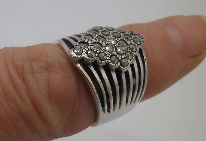 Gorgeous Vintage Sterling Silver & Marcasite Ring. Size M.  7.61 grams