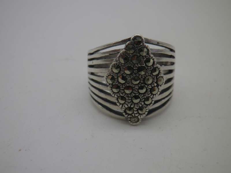 Gorgeous Vintage Sterling Silver & Marcasite Ring. Size M.  7.61 grams
