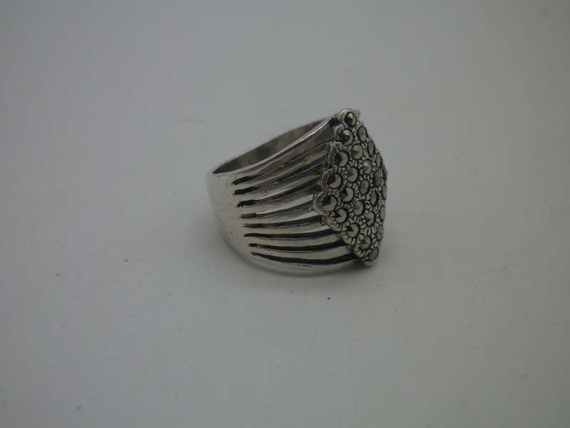 Gorgeous Vintage Sterling Silver & Marcasite Ring. Size M.  7.61 grams
