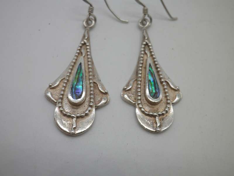 Gorgeous Sterling Silver & Paua Shell dangly earrings. 4cm long. 8.24 grams