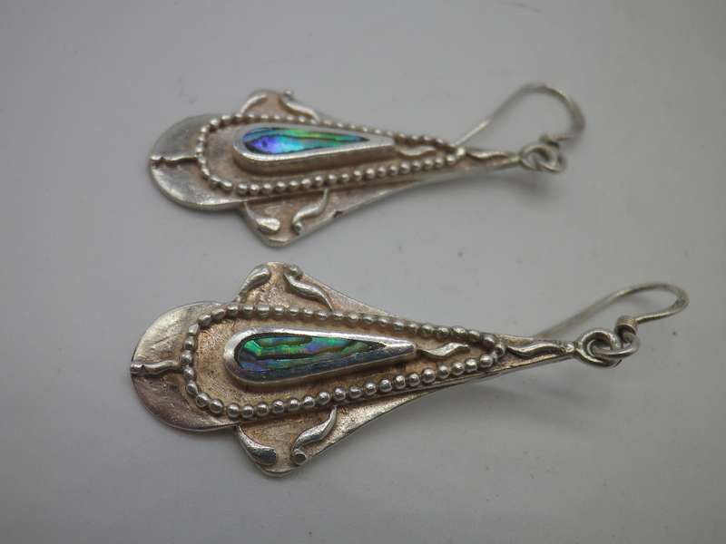 Gorgeous Sterling Silver & Paua Shell dangly earrings. 4cm long. 8.24 grams