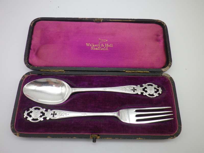 Antique WALKER & HALL Boxed Sterling Silver FORK & SPOON Christening set. Sheffield 1912. 56g