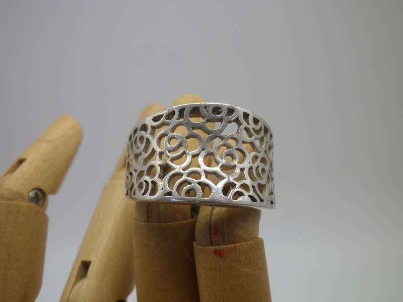 Vintage Sterling Silver ring. Size O 1/2.  5.34 grams