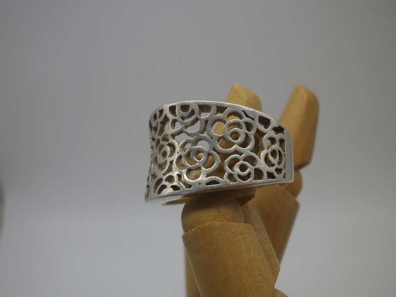 Vintage Sterling Silver ring. Size O 1/2.  5.34 grams