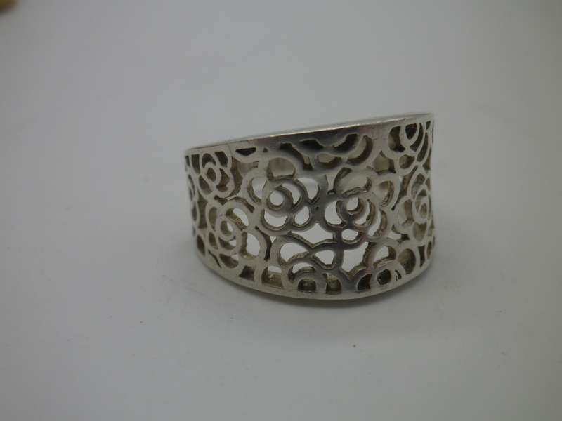 Vintage Sterling Silver ring. Size O 1/2.  5.34 grams
