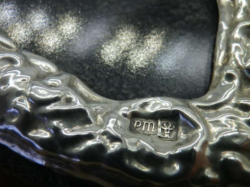 Vintage Sterling Silver Standing Heart Shaped picture frame. 8.5 cm tall x 7cm at widest