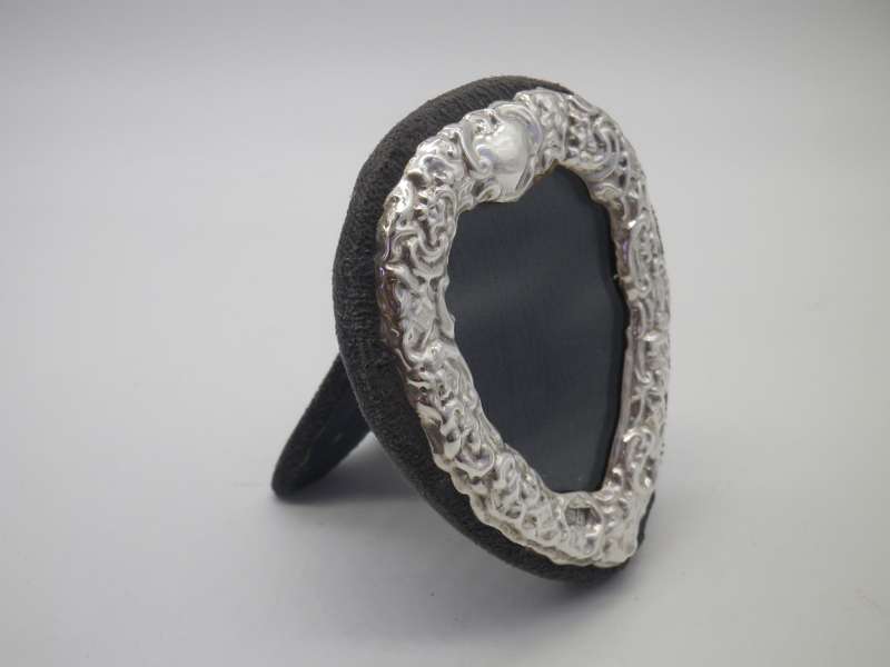Vintage Sterling Silver Standing Heart Shaped picture frame. 8.5 cm tall x 7cm at widest