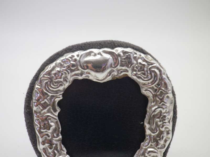 Vintage Sterling Silver Standing Heart Shaped picture frame. 8.5 cm tall x 7cm at widest