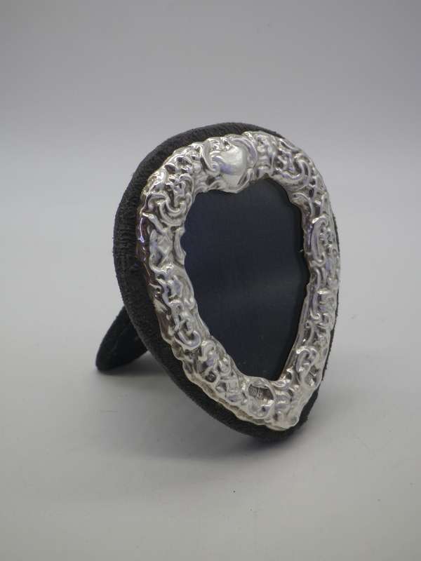 Vintage Sterling Silver Standing Heart Shaped picture frame. 8.5 cm tall x 7cm at widest