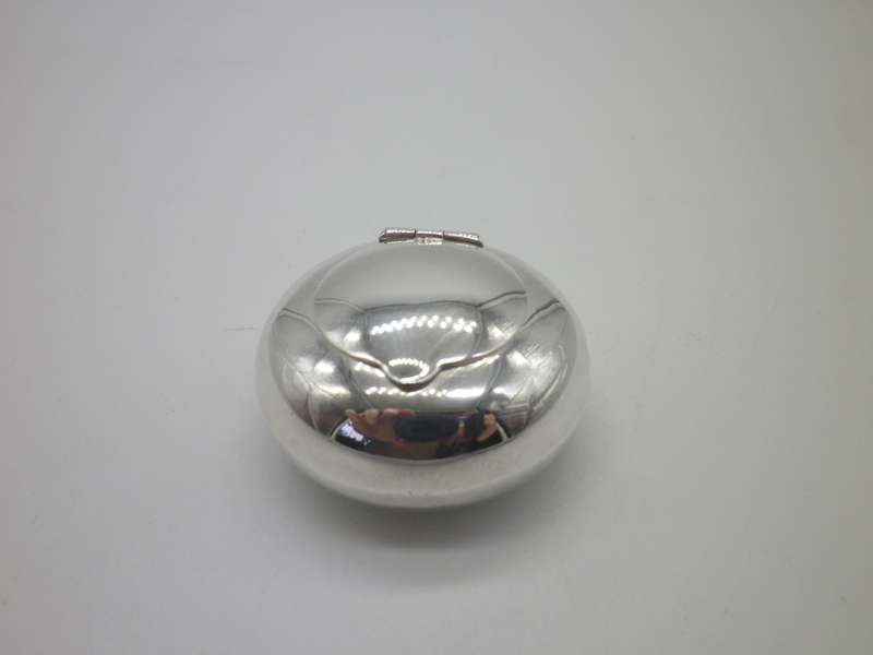 Hallmarked silver portable fold-up pocket ashtray London 1956. Douglas Pell Silverware. 19g Rare