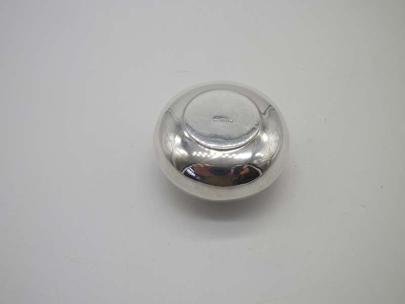 Hallmarked silver portable fold-up pocket ashtray London 1956. Douglas Pell Silverware. 19g Rare