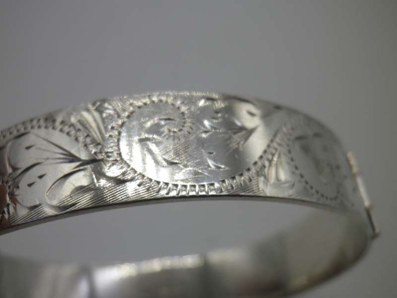 Fabulous Hallmarked Silver Clip Bangle. Sheffield, 1990. 25.5g