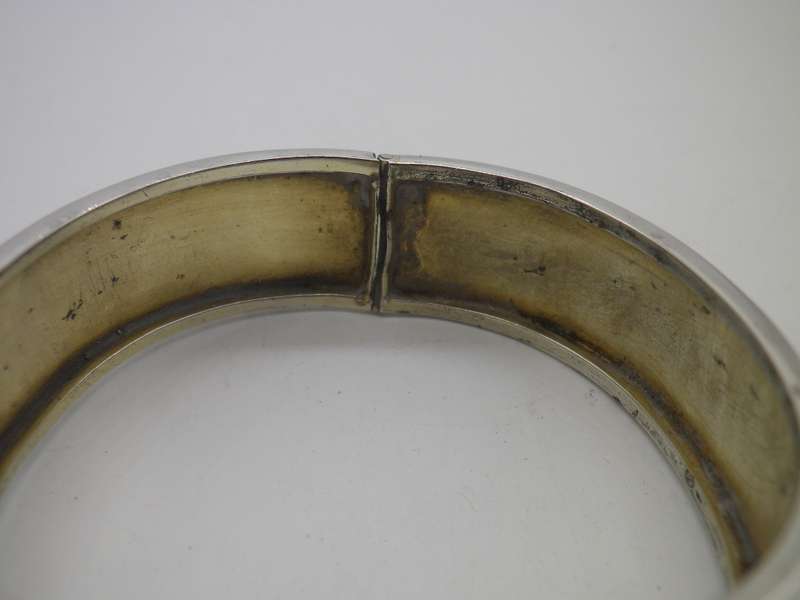 VICTORIAN c1880S STERLING SILVER CLIP BANGLE. LION OF JUDAH & 4 ANGELS 20.9g