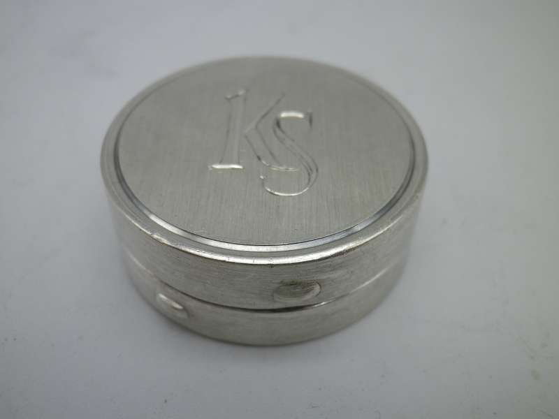 Edwardian Silver ROUGE POT or pill box c1910. 10.9 g 3x1cm