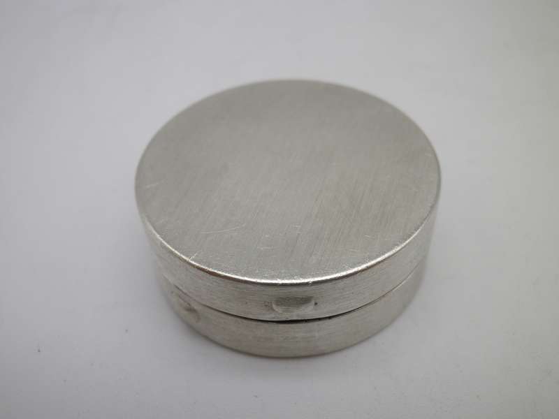 Edwardian Silver ROUGE POT or pill box c1910. 10.9 g 3x1cm