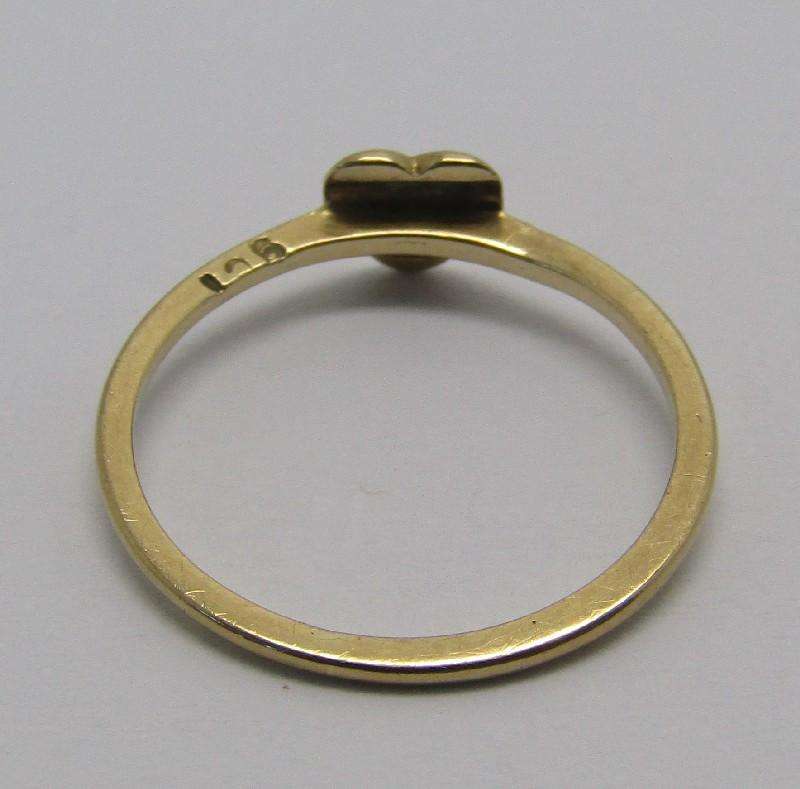 Adorable Dainty 9ct Yellow Gold HEART ring. Size: I. 0.77grams.