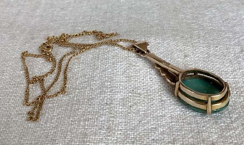 9ct Gold & Jade Pendant on 10ct Gold chain. WOW!