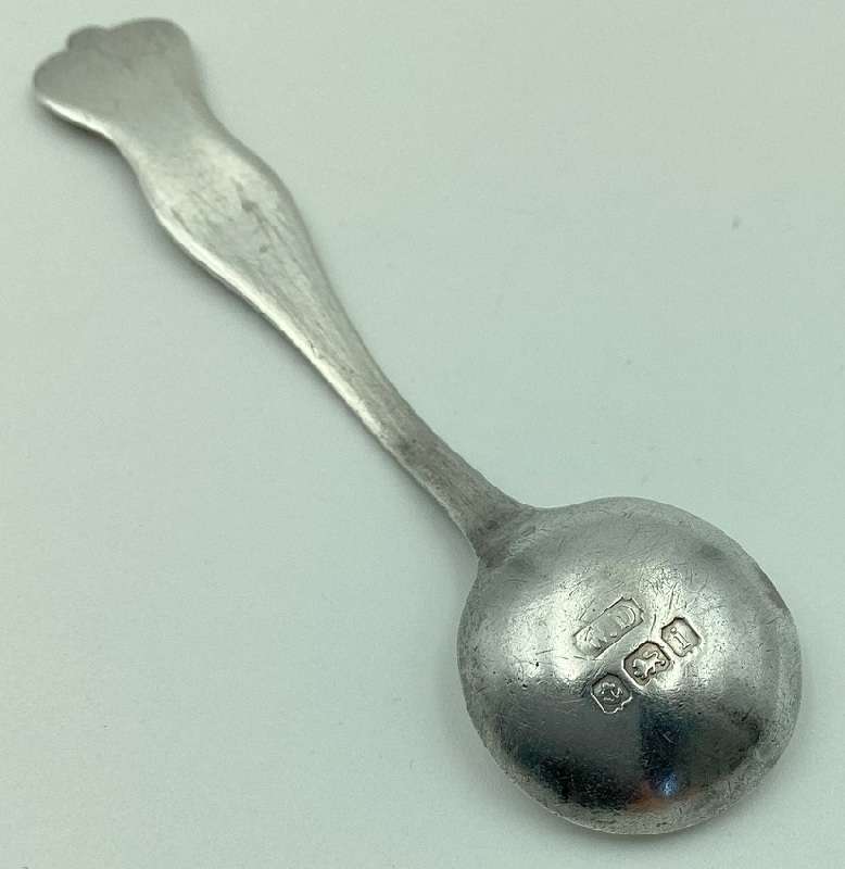 KINGS PATTERN Hallmarked silver MUSTARD spoon. Birmingham 1908 W Devenport 6.5cm. 3g