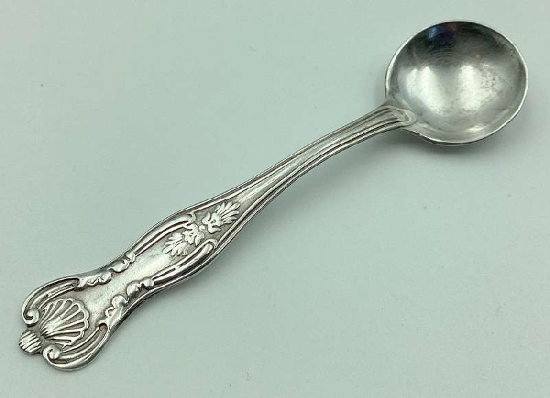 KINGS PATTERN Hallmarked silver MUSTARD spoon. Birmingham 1908 W Devenport 6.5cm. 3g