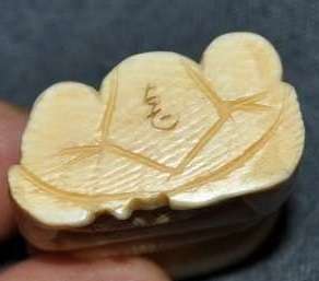 Vintage SIGNED Japanese Carved Netsuke.