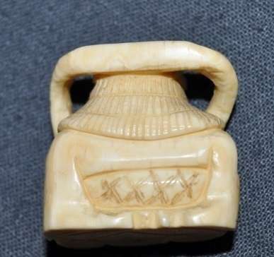 Vintage SIGNED Japanese Carved Netsuke.