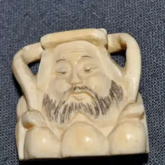 Vintage SIGNED Japanese Carved Netsuke.