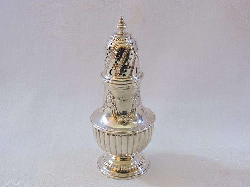 Hallmarked Sterling Silver Sugar Castor London, 1886 12cm 68.2 grms