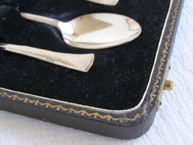 Hallmarked silver spoons. Sheffield, 1941. Angora Silver plate Company. 60g