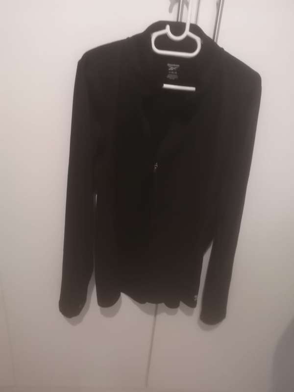 REEBOK SWEATER
