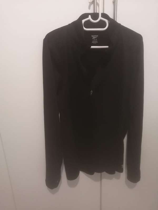 REEBOK SWEATER
