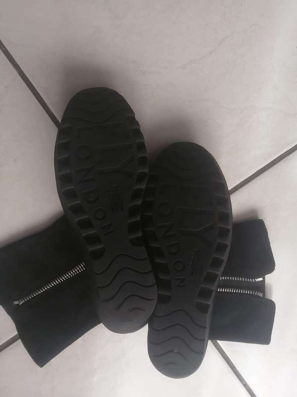 Suede boots