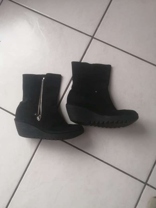 Suede boots