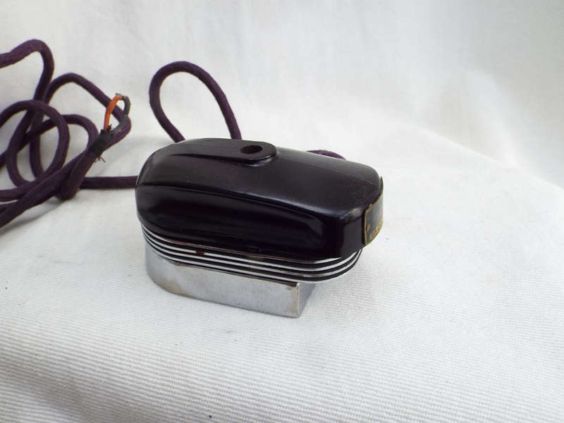 Art Deco Smoothie Travelling iron. Circa 1946. Ref.MA/44