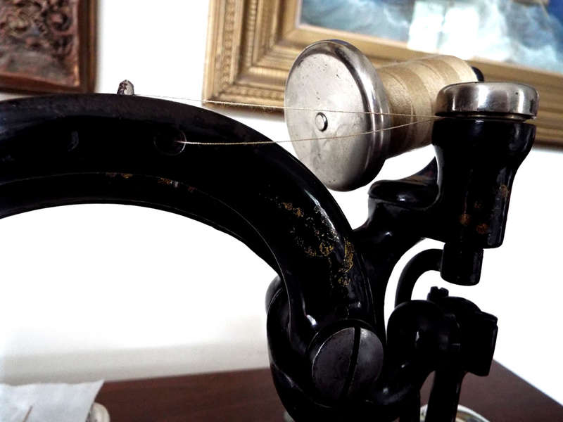 Antique 1883 Willcox and Gibbs Chain Stitch Sewing Machine Ref. MA-47