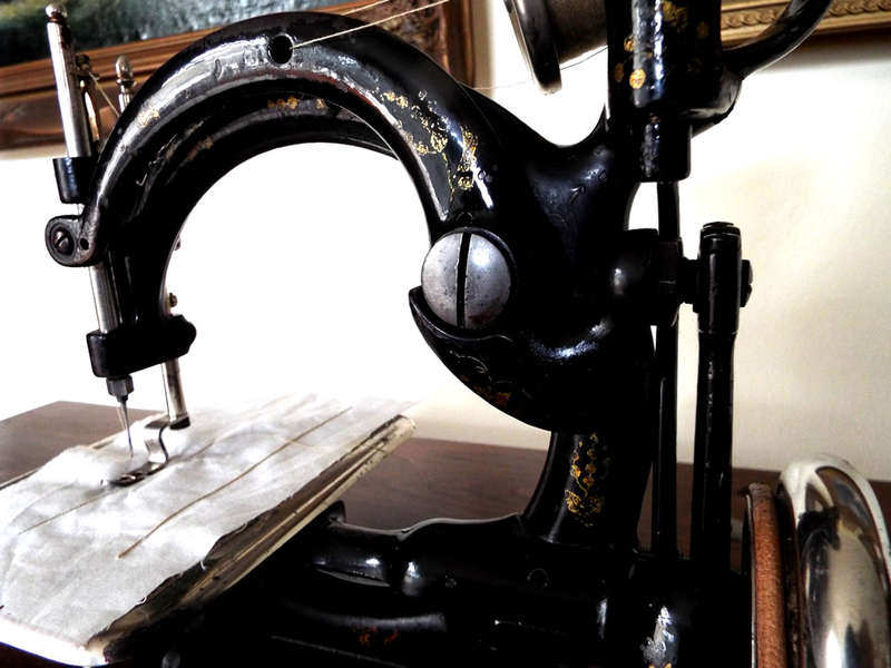 Antique 1883 Willcox and Gibbs Chain Stitch Sewing Machine Ref. MA-47