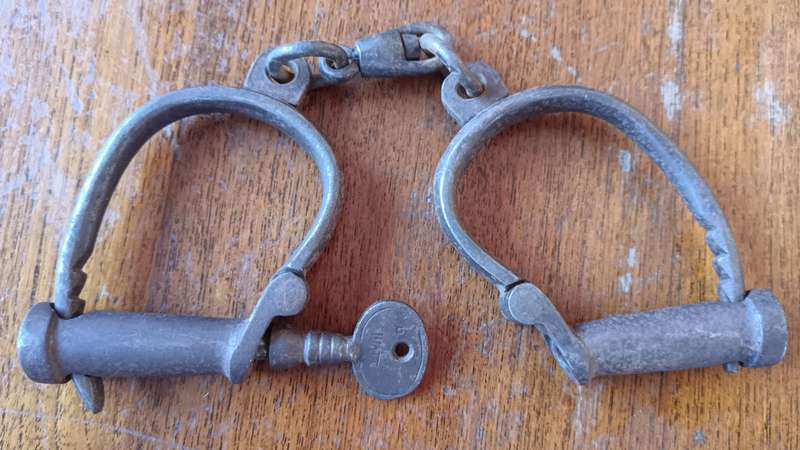 Victorian Hiatt iron handcuffs with key - working