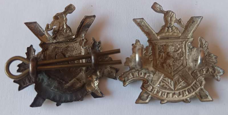 Cape Town Highlanders 2 collar badges