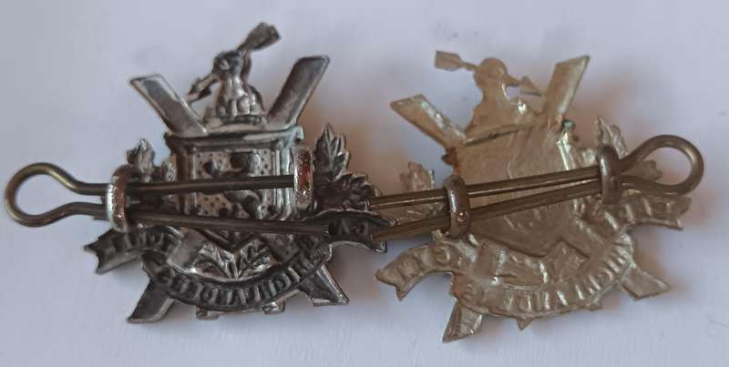 Cape Town Highlanders pair of bi-metal collar badges (CO230 and CO231)