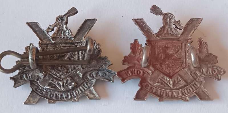 Cape Town Highlanders pair of bi-metal collar badges (CO230)