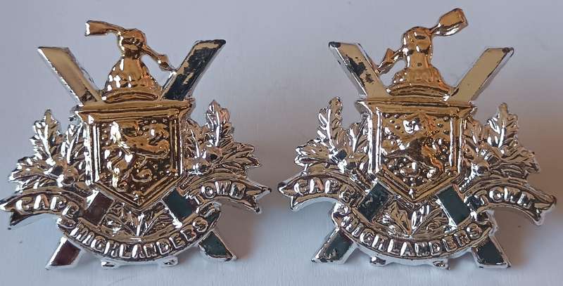 Cape Town Highlanders pair of shiny collar badges