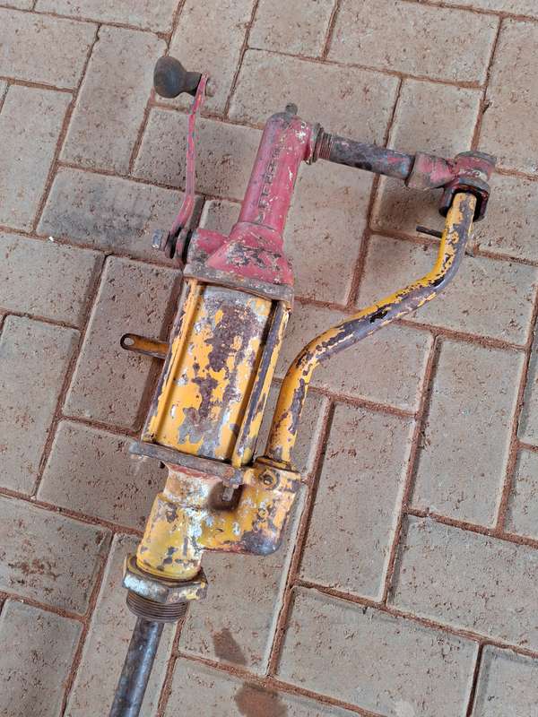 Vintage SHELL Oil Pump with pipe