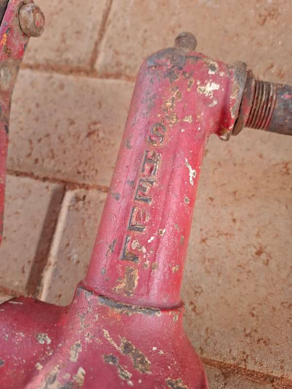 Vintage SHELL Oil Pump with pipe