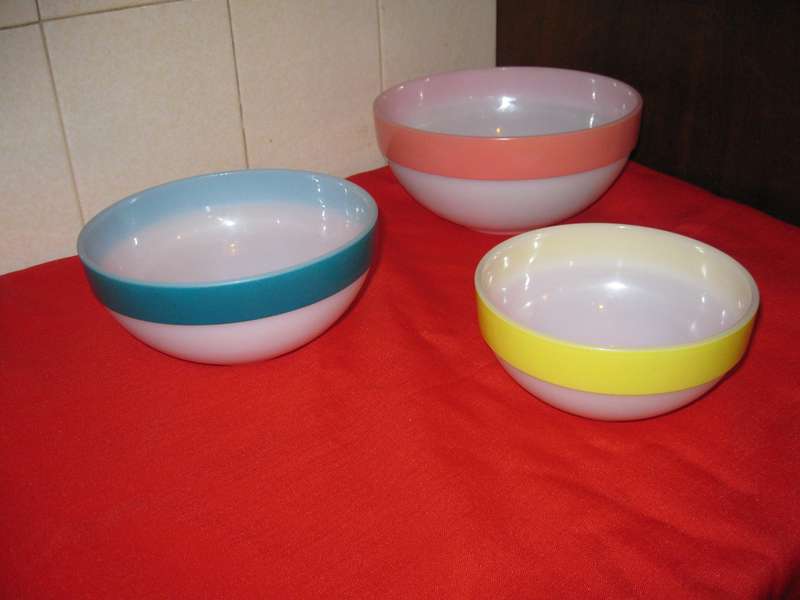 RARE 3 PIECE FIRE KING CASSEROLE SET IN MINT CONDITION